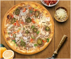 Tonijn, ui, paprika, champignons en jalapenopeper